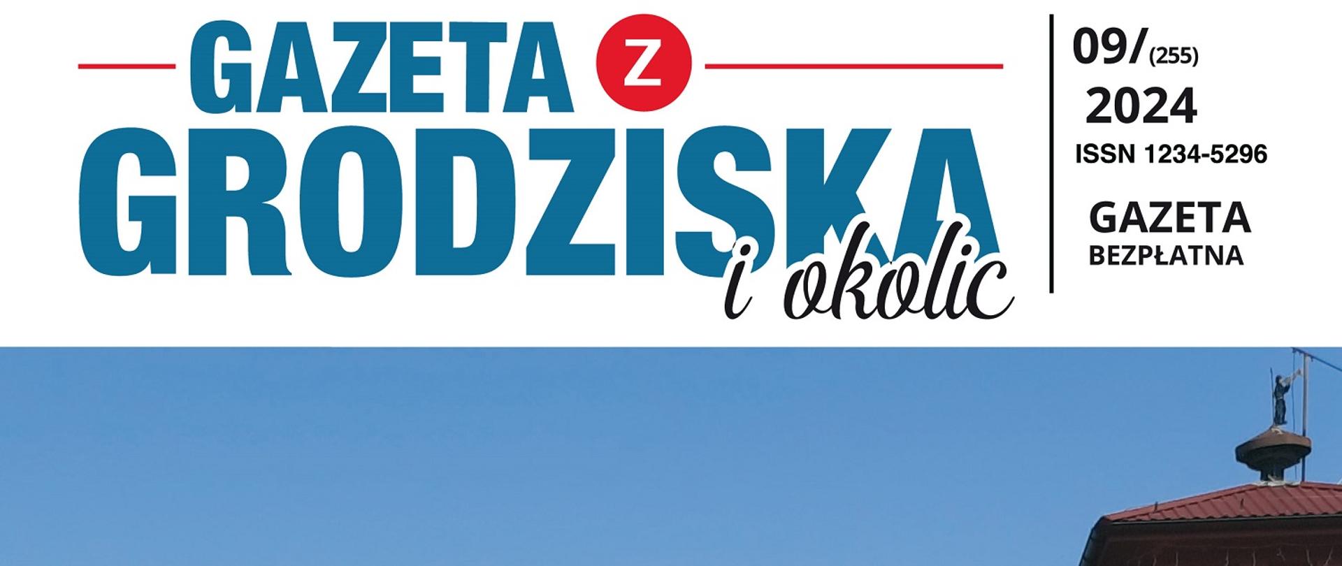 budynek remizy strażackiej w kolorach czerwonych i beżowych 