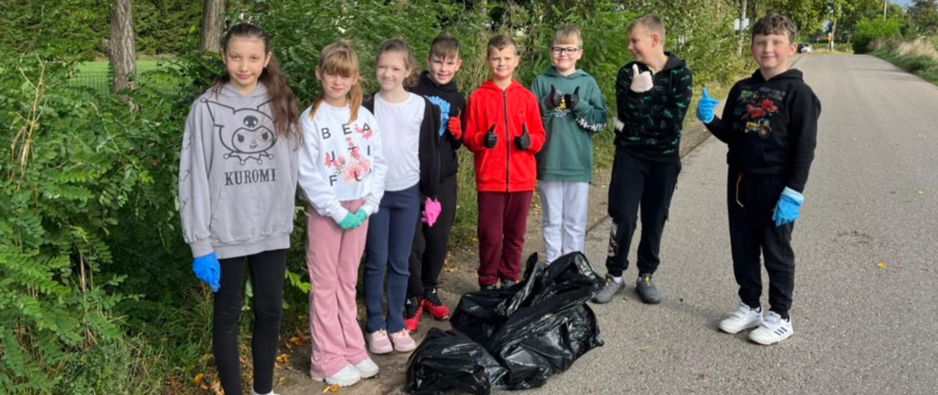 Akcja "Sprzątanie Świata" - Szkoła Podstawowa im. Jana Pawła II w Żarnowie