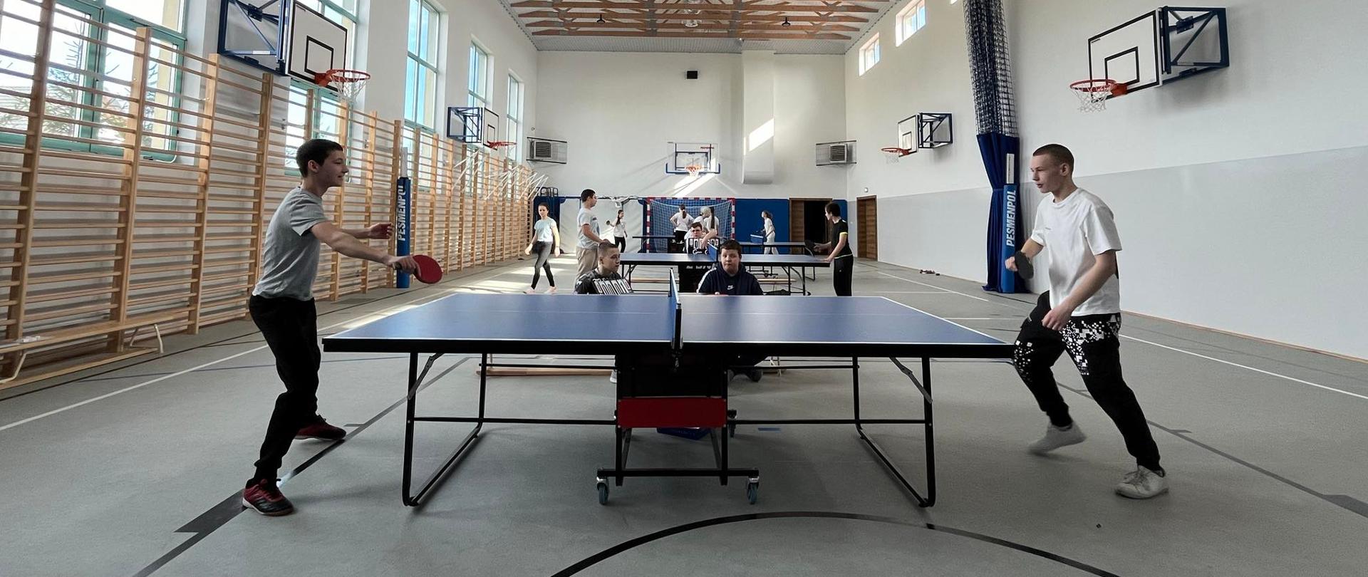 Klasowe turnieje tenisa stołowego w Szkole Podstawowej w Żarnowie