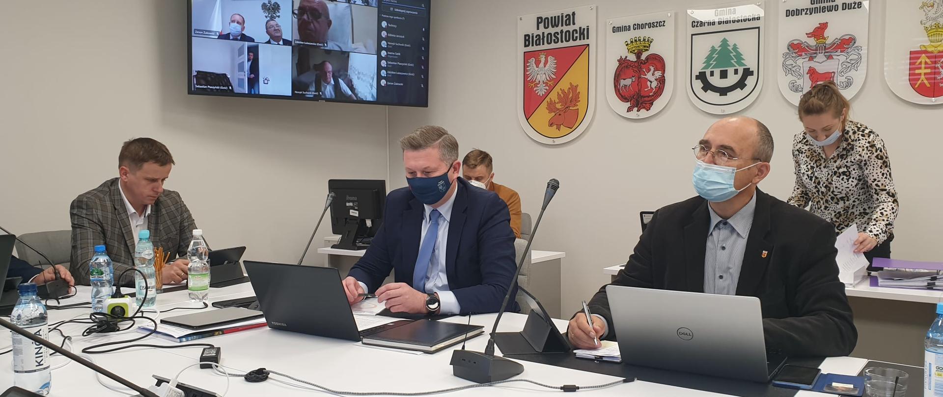 Sesja Rady Powiatu Białostockiego - sala konferencyjna Starostwa
