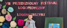 Przedszkolaki w trakcie prezentowania wierszyków