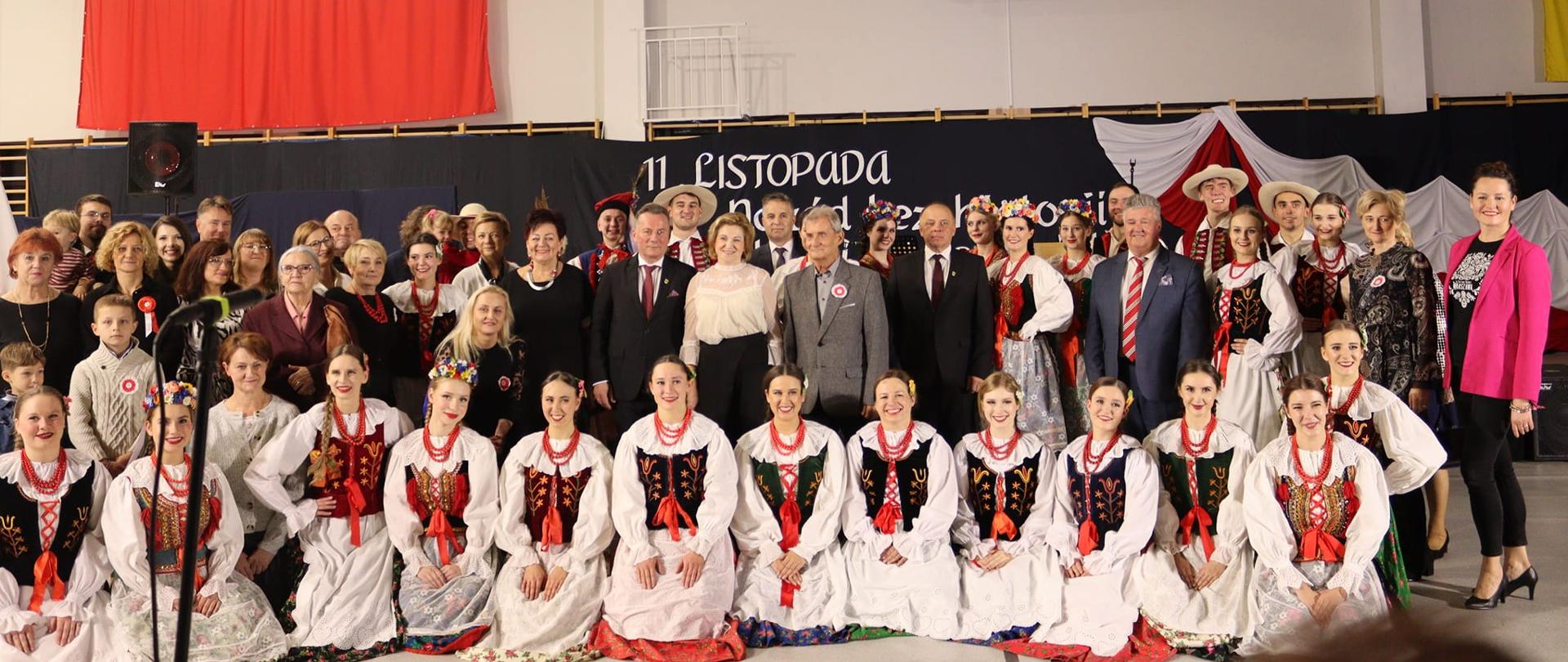 Wspólne zdjęcie z Zespołem Ludowym Pieśni i Tańca Warszawa