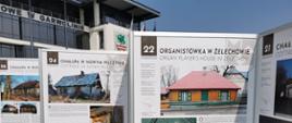 tablice ze zdjęciami budynków