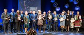 Wspólne zdjęcie wszystkich nagrodzonych uczestników