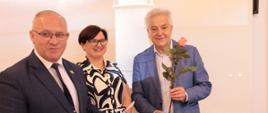 Moment wręczenia podziękowań