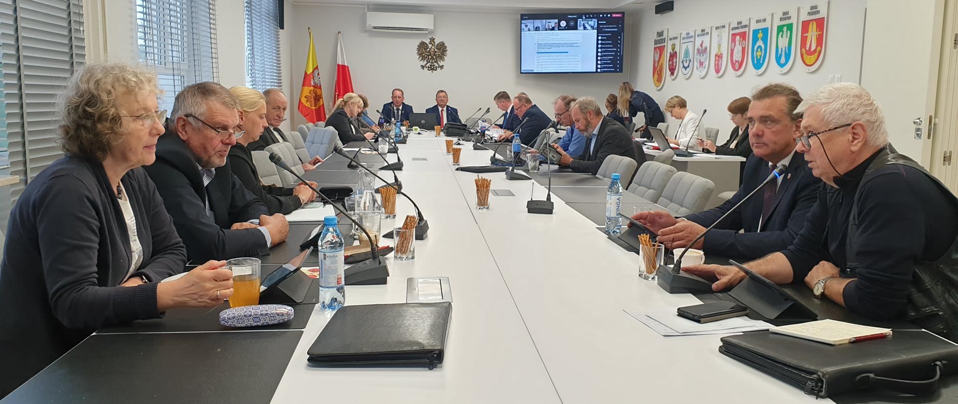 XLVII sesja Rady Powiatu Białostockiego w sali konferencyjnej starostwa
