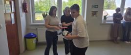 Rozstrzygnięcie wewnątrz szkolnego konkursu plastycznego "Makulatura to nie śmieci". 
