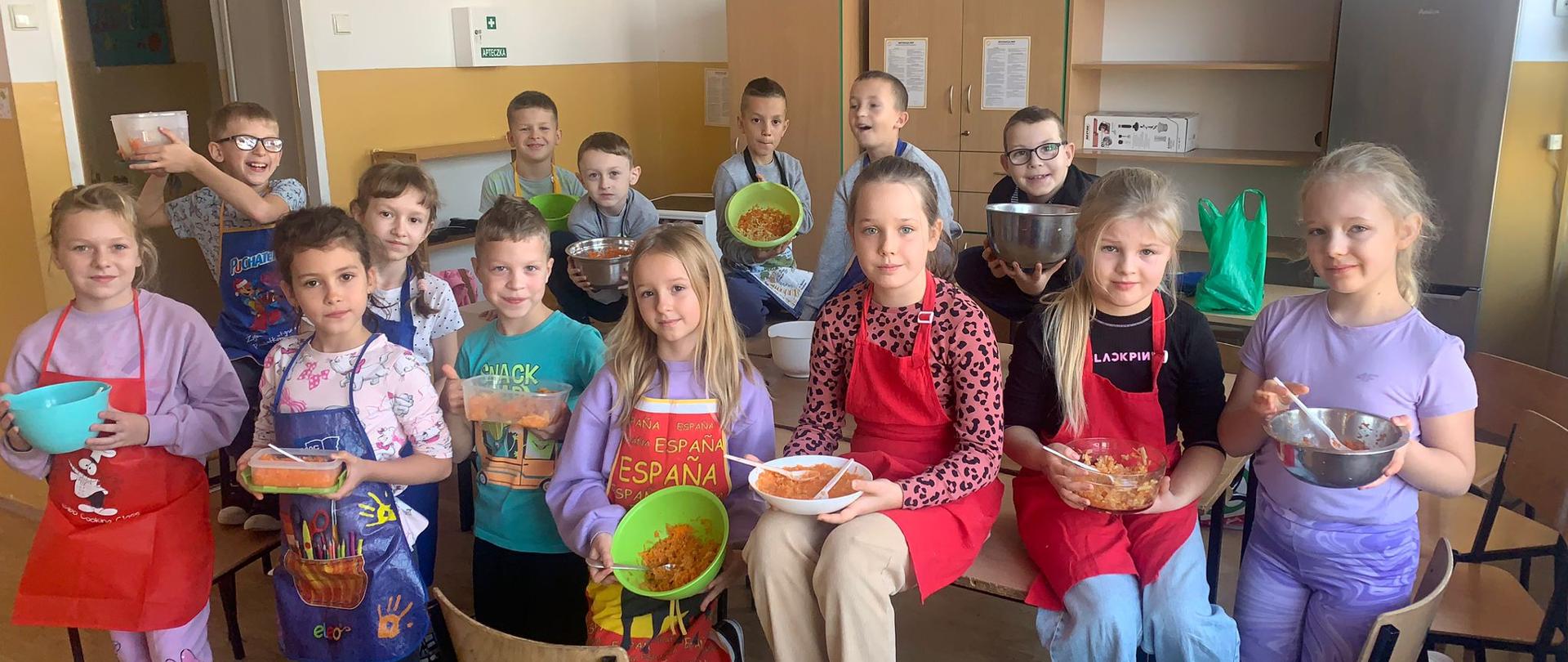 Efekty pracy - surówka warzywno - owocowa.