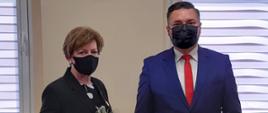 Wójt gminy Świerklaniec Marek Cyl i emerytowana kierownik OPS w Świerklańcu Bernadeta Klyta