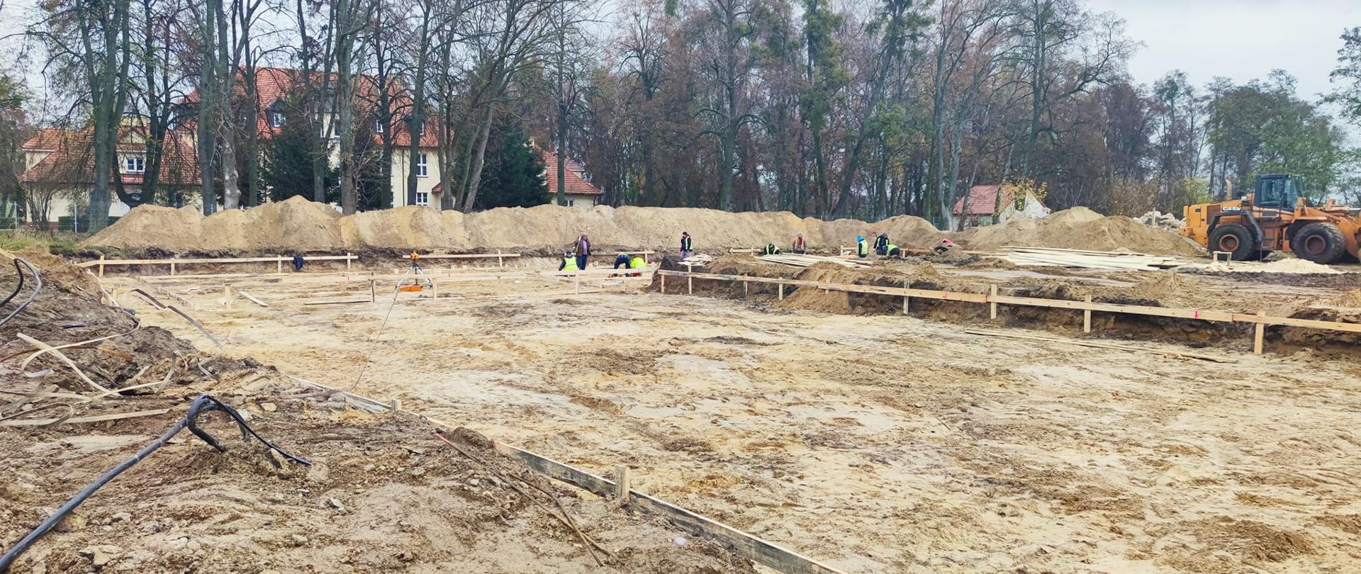 Zdjęcie przedstawia plac budowy Środowiskowego Domu Samopomocy "Opoka" w Przasnyszu.