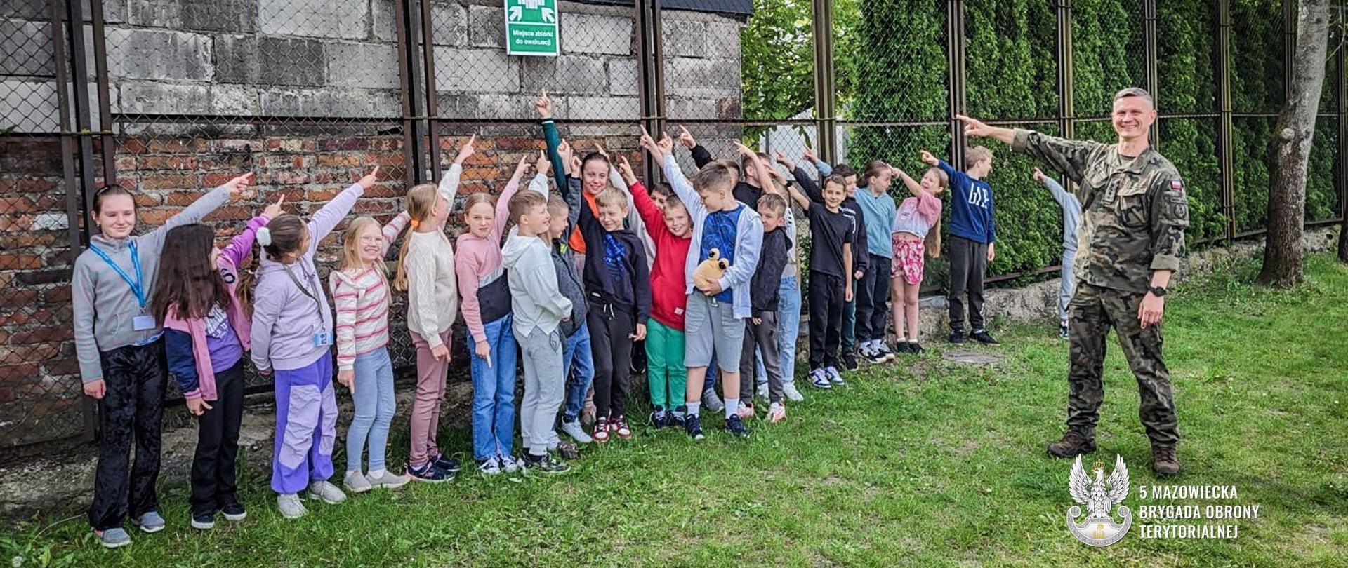 Terytorialsi_5_Mazowieckiej_Brygady_Obrony_Terytorialnej_szkolą_dzieci_i_młodzież_(1)
