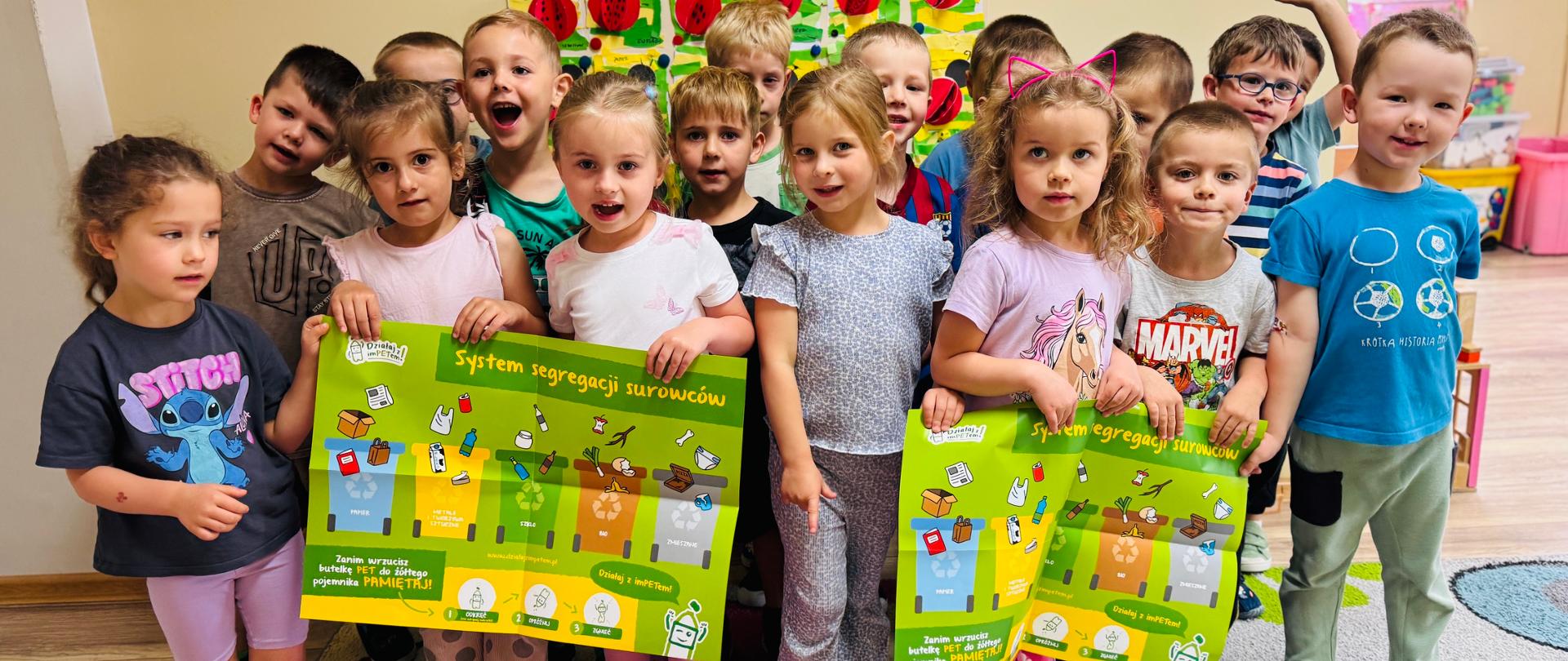 Grupa dzieci podczas zajęć w ramach progamu Działaj z Impetem