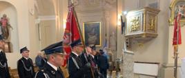 Asysta pocztu sztandarowego OSP w Kościele Rzymskokatolickim p.w. św. Jadwigi w Mokobodach - OSP Niwiski 