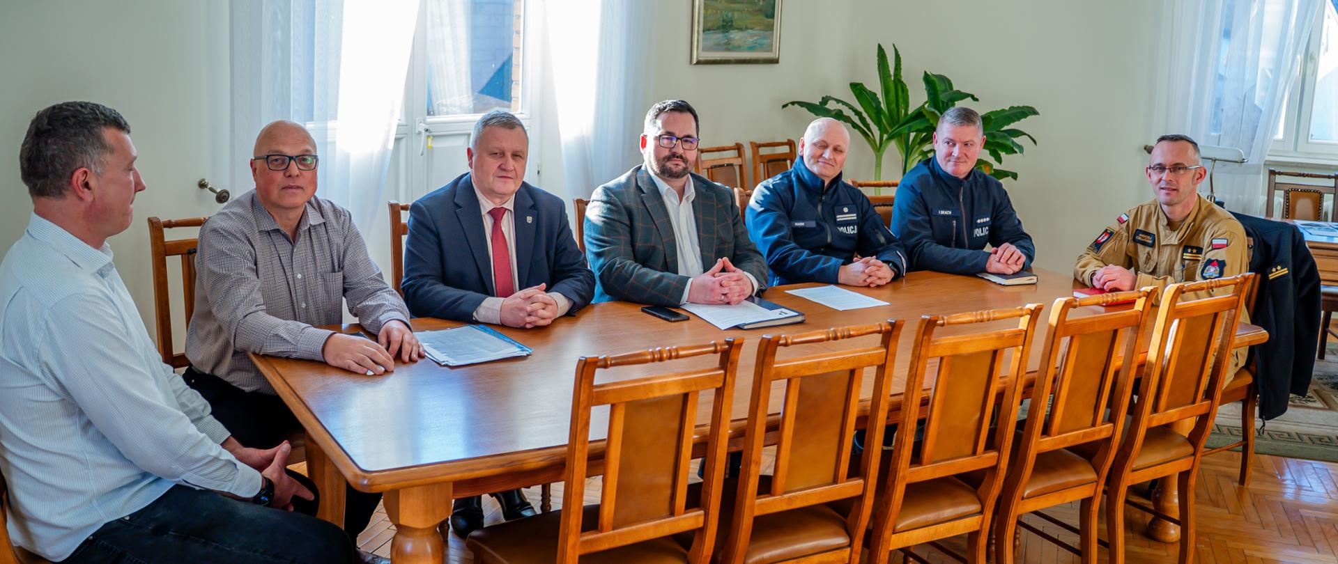 Uczestnicy spotkania podsumowującego akcję JESIEŃ