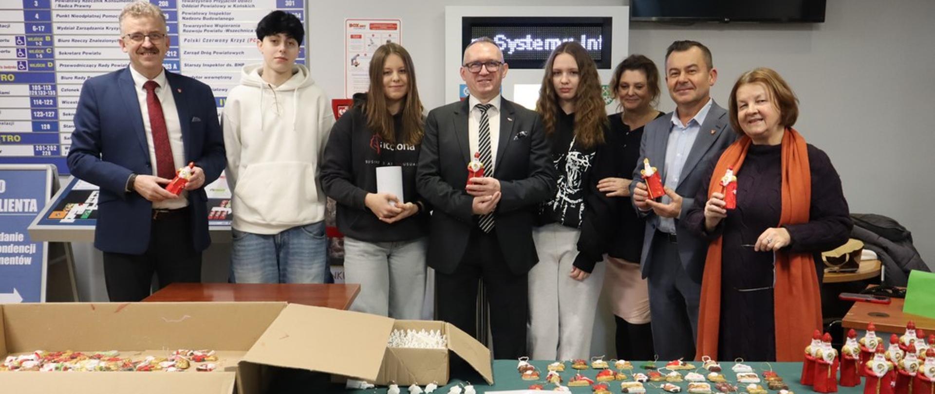 Kiermasz II LO w Starostwie Powiatowym w Końskich