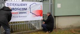 Baner Dziękujemy obrońcom polskich granic przed Starostwem Powiatowym w Białymstoku
