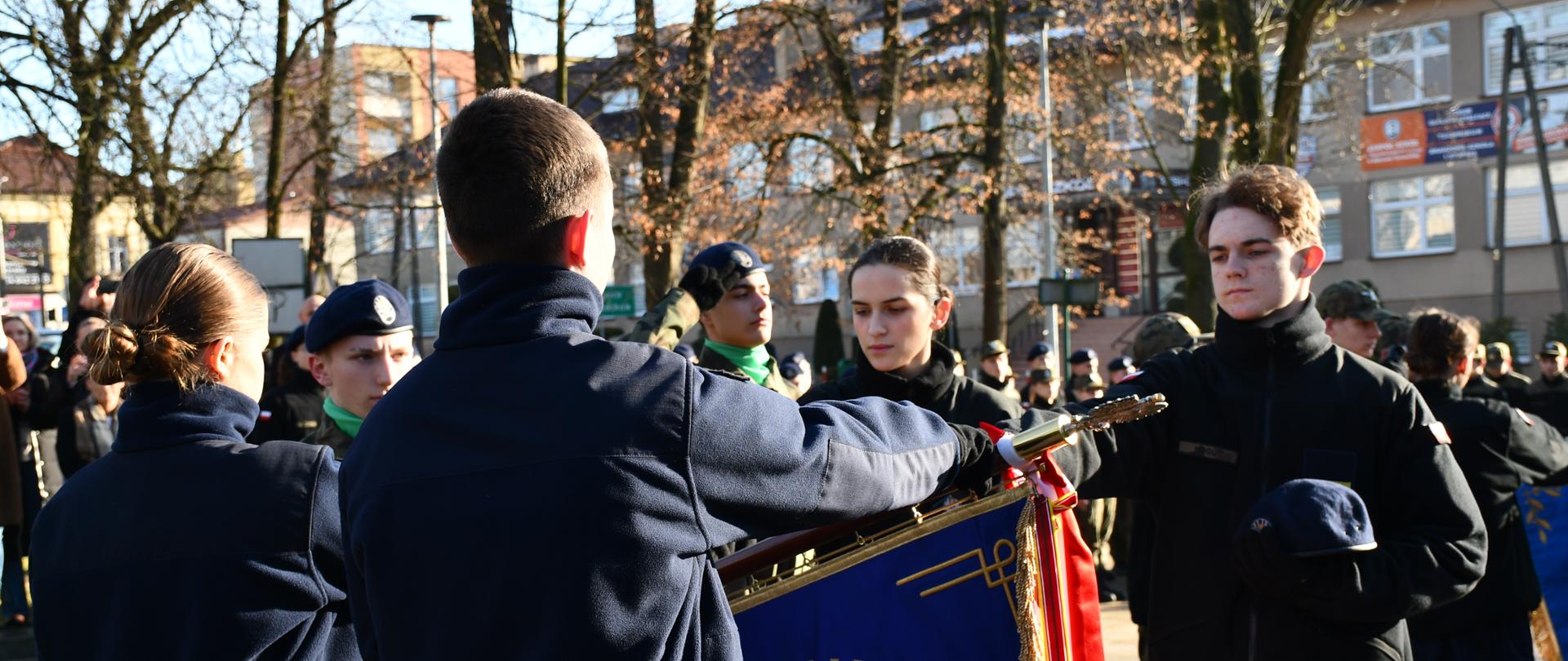Ślubowanie kadetów klas mundurowych na sztandar