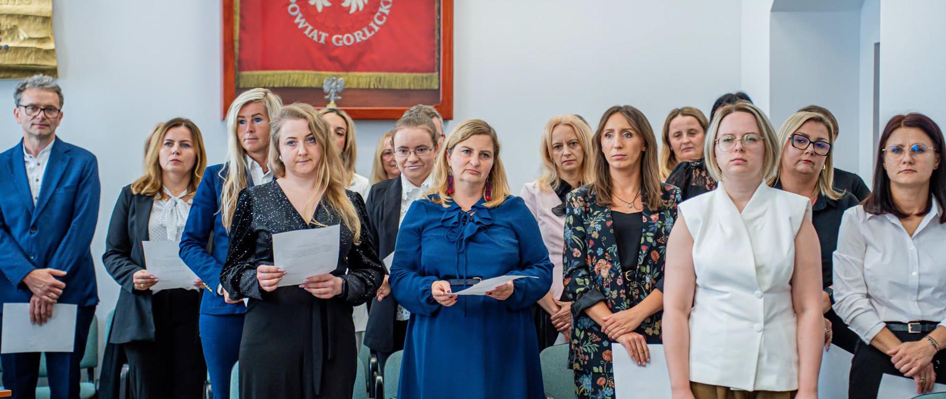 Akty nadania stopnia nauczyciela mianowanego otrzymało 31 nauczycieli szkół i placówek oświatowych prowadzonych przez Powiat Gorlicki