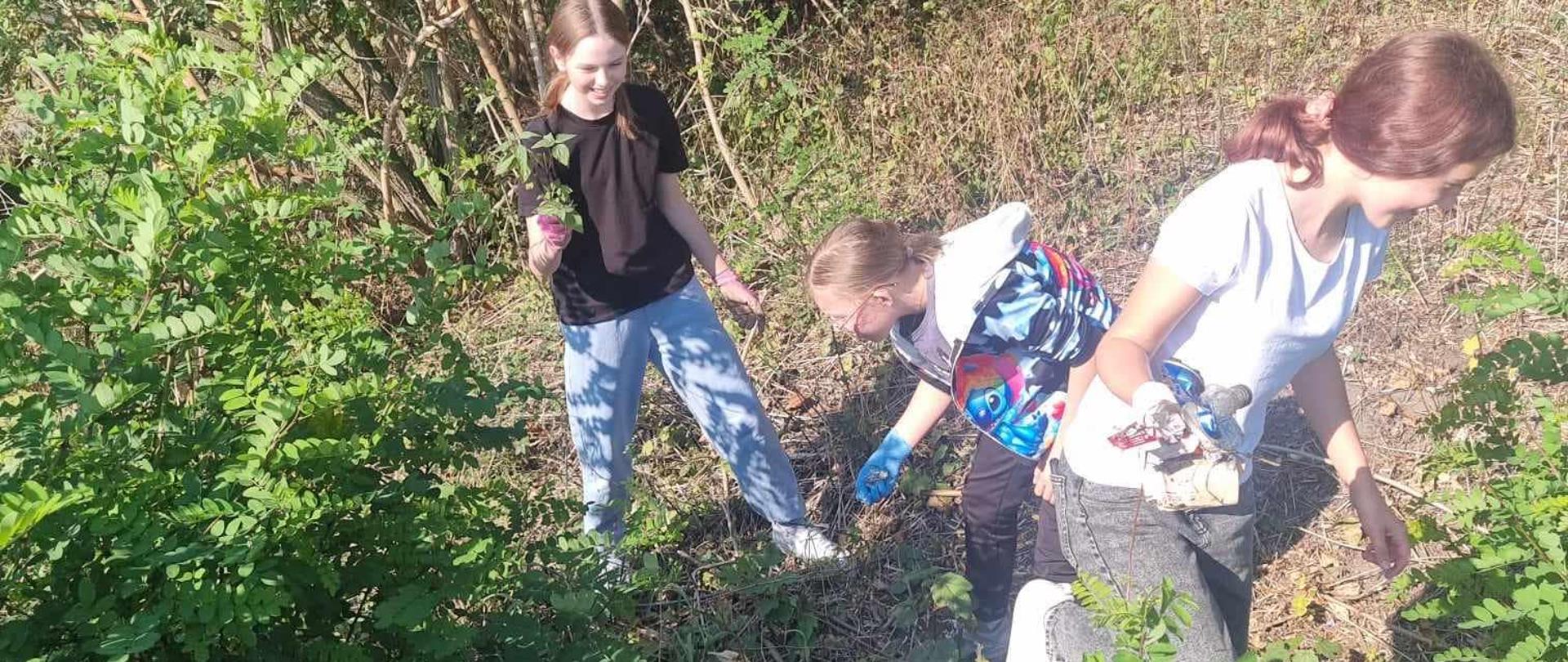 Sprzątanie Świata - Szkoła Podstawowa im. Jana Pawła II w Żarnowie