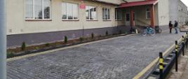 Wyremontowany plac przed Zespołem Szkół w Lutocinie (dawne Gimnazjum)