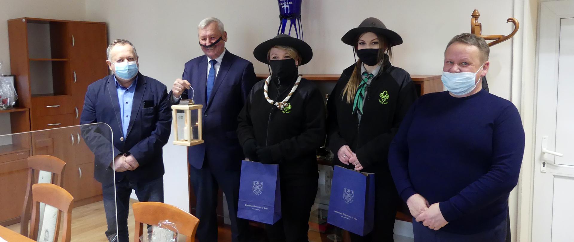 Betlejemskie Światło Pokoju dotarło do Starostwa Powiatowego w Jaśle