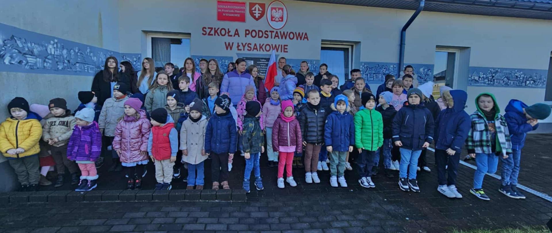 Szkoła do hymnu