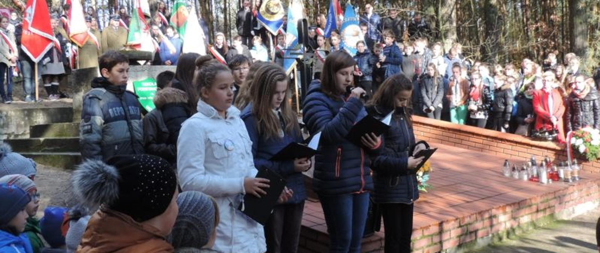 Hołd oddany pomordowanym na Wzgórzach Morzewskich
