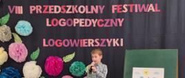 Przedszkolaki w trakcie prezentowania wierszyków