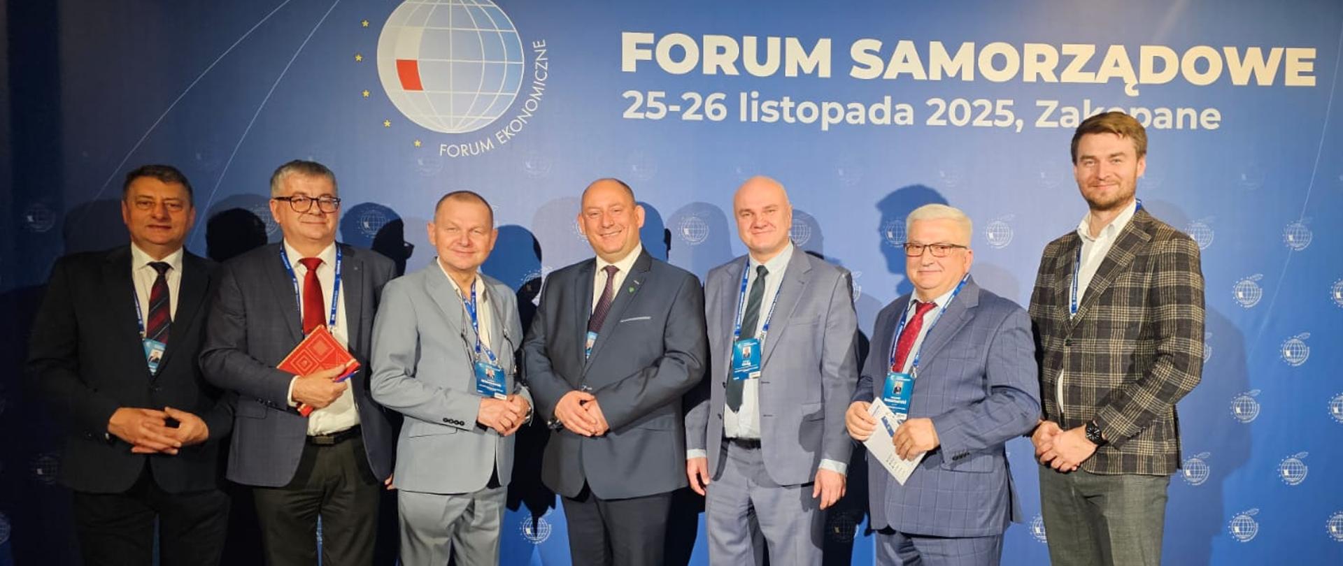 Samorządowcy z powiatu dąbrowskiego wraz z Wojewodą Małopolski