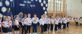Dzieci z przedszkola recytują wiersze