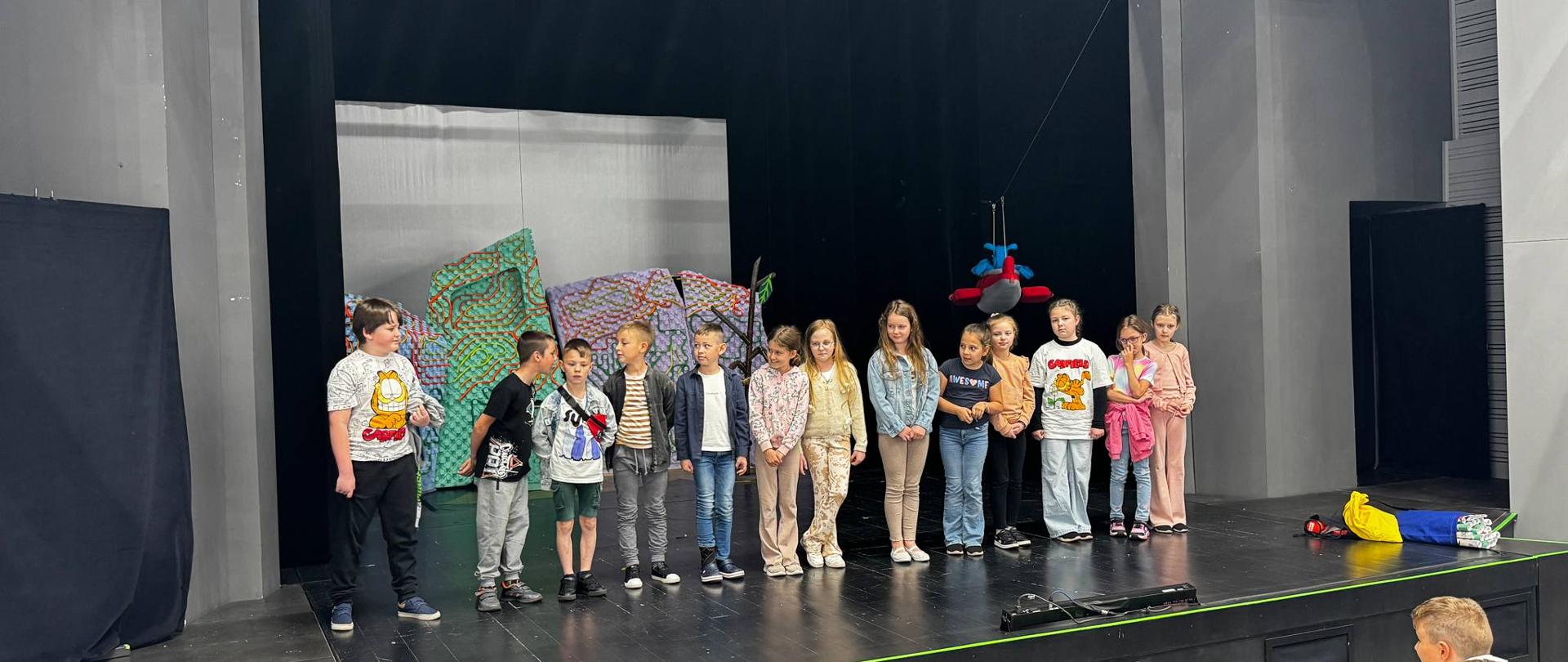 Bezpłatna wycieczka do teatru w ramach projektu "Super Szkoły w gminie Radoszyce"