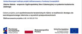 Tablica z tłem w kolorze biało-purpurowym oraz napisem o treści: Gmina Krasnopol realizuje projekt dofinansowany z Funduszy Europejskich Zdalna Szkoła - wsparcie Ogólnopolskiej Sieci Edukacyjnej w systemie kształcenia zdalnego Celem projektu jest wyeliminowanie terytorialnych różnic w możliwości dostępu do szerokopasmowego internetu o wysokich przepustowościach Dofinansowanie projektu z UE: 44 800,00 PLN, na dole po lewej logo Funduszy Europejskich Polska Cyfrowa na środku flaga Polski po prawej flaga Unii Europejskiej oraz napis: Unia Europejska Europejski Fundusz Rozwoju Regionalnego 