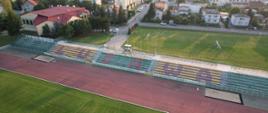Stadion wraz z trybunami i bieżnią 
