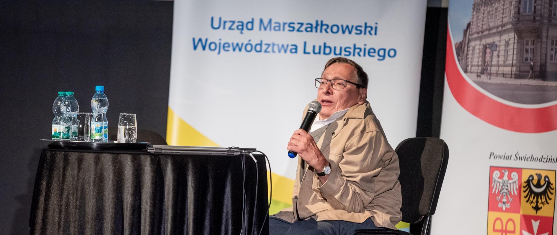 ludzie na scenie