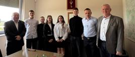Delegacja Szkoły Podstawowej im. Powstańców Wielkopolskich w Budzyniu z Życzeniami z okazji Dnia Samorządu