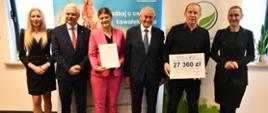 WFOŚiGW podpisanie umów z OSP - zdjęcie pamiątkowe władz rządowych i samorządowych, przedstawicieli WFOŚiGW oraz prezesa OSP