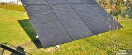 Fotografie ukazujące instalacje odnawialnych źródeł energii zainstalowane w ramach realizacji projektu: Energia odnawialna w Gminie Wierzbica