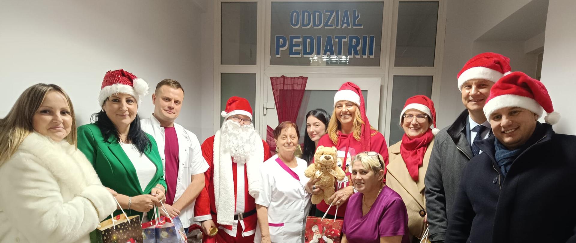 Święta zawitały do ostrowieckiego Szpitala i Domów Dziecka