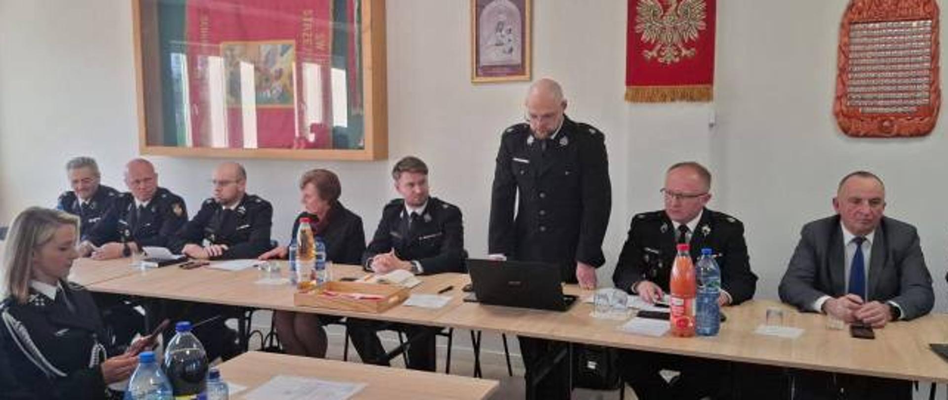 Na zdjęciu uczestnicy Gminnego Zjazdu Związku Ochotniczych Straży Pożarnych RP
