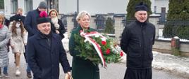 Przemarsz na miejscowy cmentarz