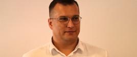 Moment wręczenia aktów awansu przez Starostę Andrzeja Skiepko i Wicestarostę Justynę Jarmocik