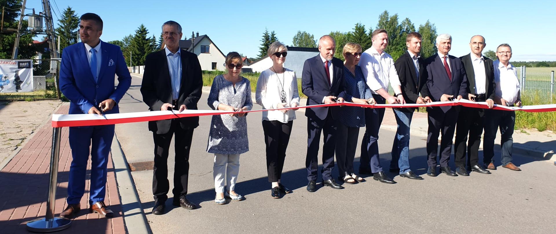 Otwarcie drogi Czarna Wieś Kościelna - Ogóły - przecięcie wstęgi.
