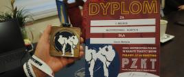 Fotografia dyplomu oraz medalu w Mistrzostwach Polski w Karate Tradycyjnym