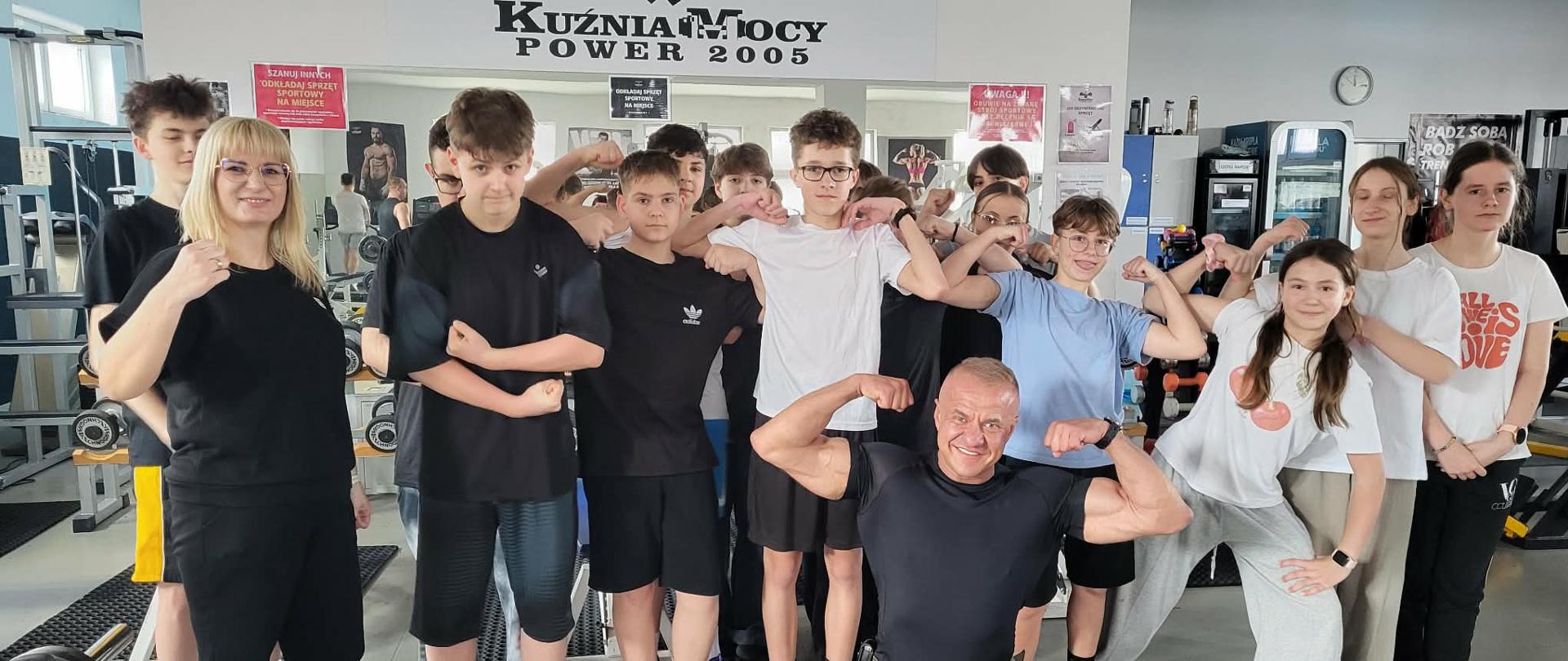 Wizyta na siłowni uczniów klasy siódmej i szóstej w Kuźnia Mocy w Serocku