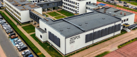 Kilka budynków stoi obok siebie