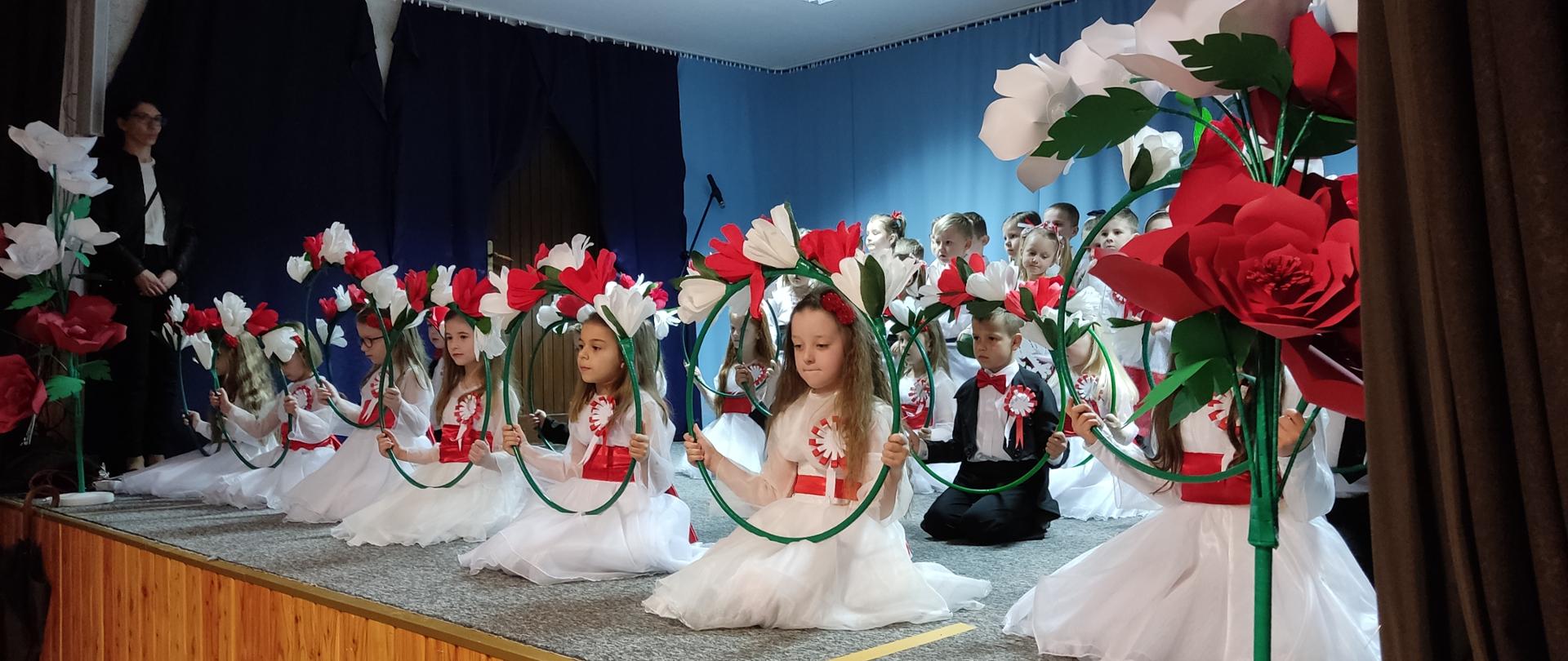 Przedszkolaki podczas występu artystycznego
