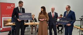 Wręczenie symbolicznych czeków na dofinansowanie zadań drogowych realizowanych w ramach Rządowego Funduszu Rozwoju Dróg