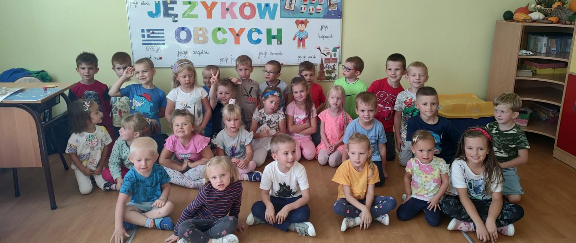 Przedszkolaki biorące udział w zajęciach z okazji Europejskiego Dnia Języków Obcych.