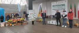 Na scenie - w trakcie otwarcia zawodów