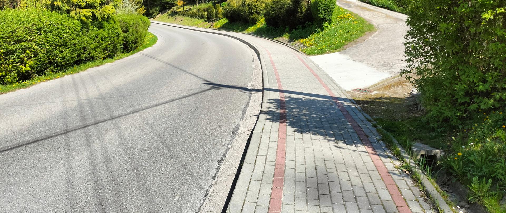 Chodnik Lubenia w kierunku przysiółka Kosina